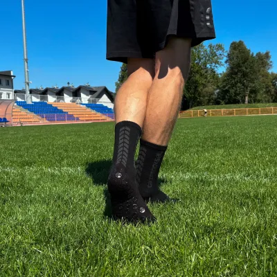 CZARNE SKARPETY PIŁKARSKIE ANTYPOŚLIZGOWE GRIPSOCKS.PL